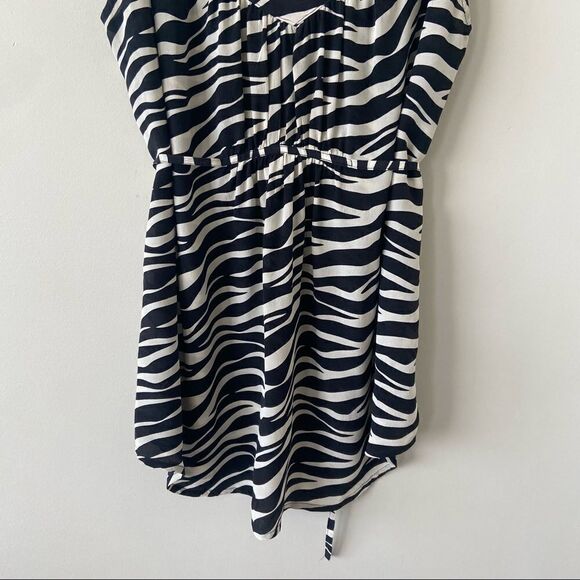 Urban Outfitters-Ecote Silk Zebra Printed Tie Back Sleeveless blouse (Small) - Picture 6 of 8